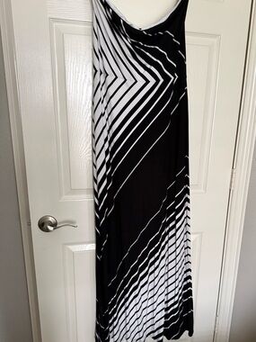White House Black Market Black & White Strapless Geometric Maxi Dress – Large